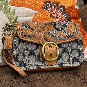 COACH BLEECKER VACHETTA FLORAL APPLIQUÉ& DENIM SIGNATURE WRISTLET LT ED EUC 2007